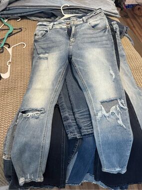 KanCan Light Blue Distressed Cropped Jeans 9/28